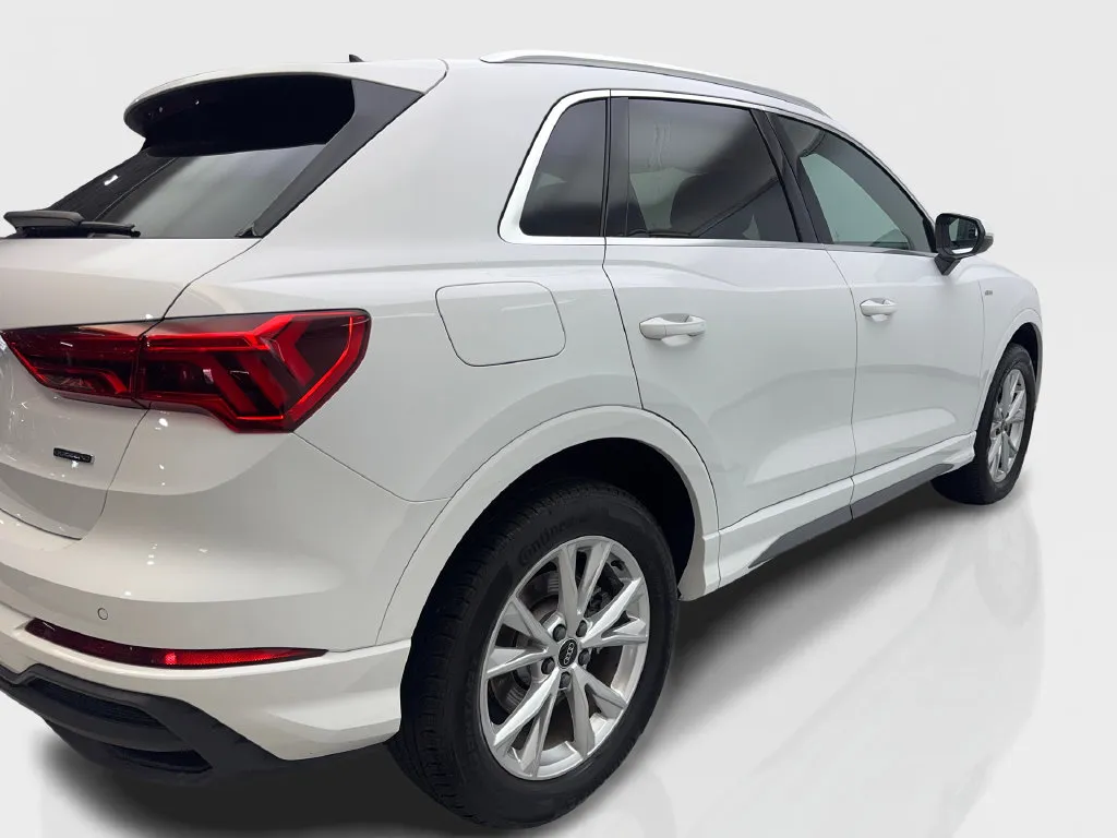 Audi Q3 photo 15