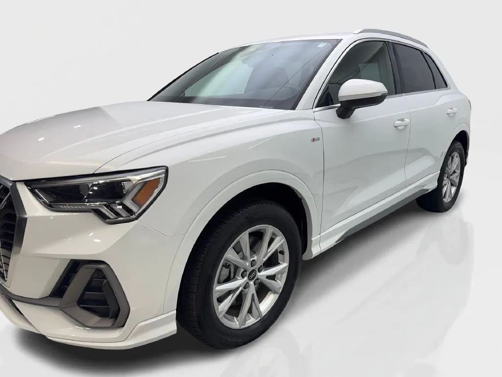 Audi Q3 photo 12