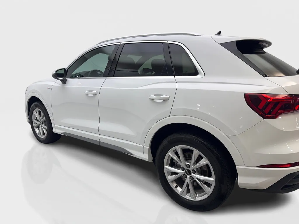 Audi Q3 photo 16
