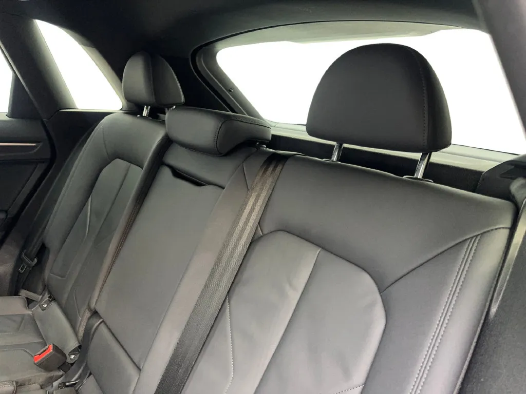 Audi Q3 photo 37