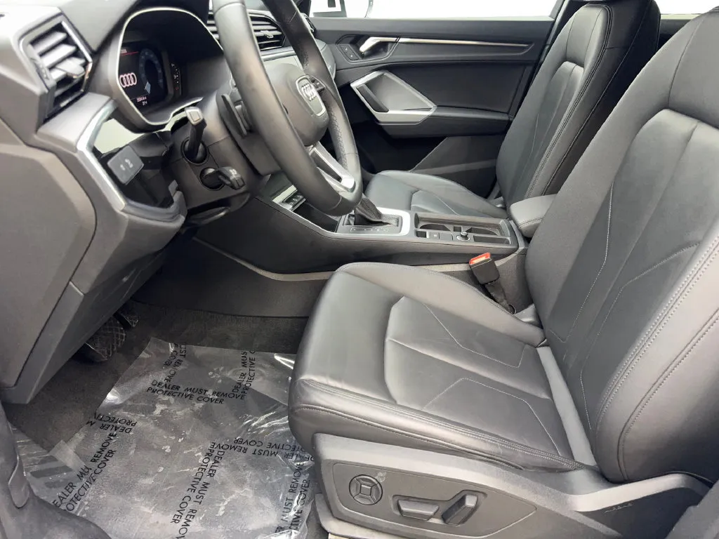 Audi Q3 photo 29