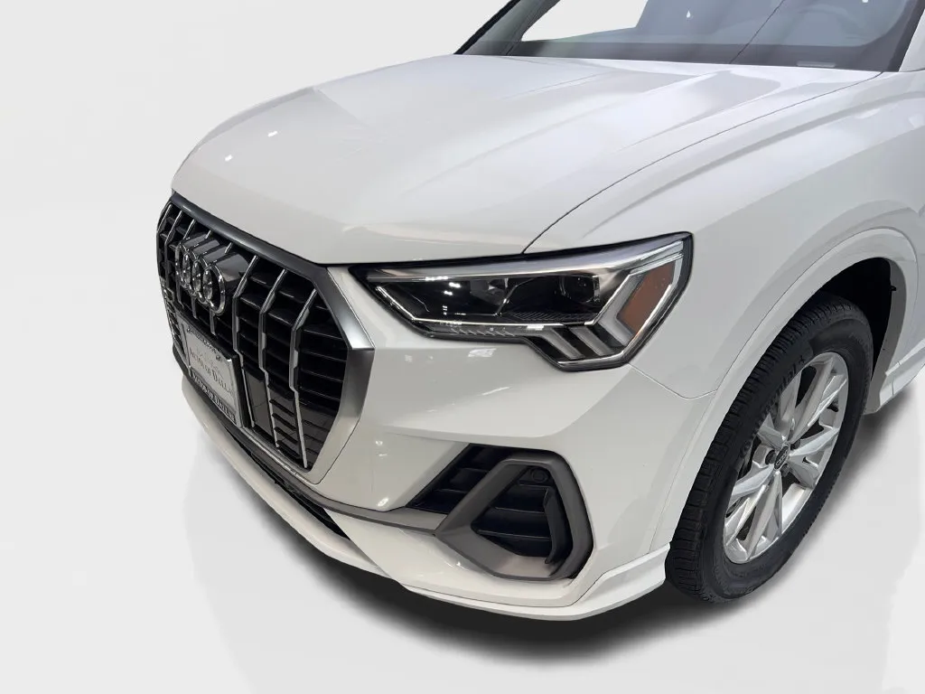 Audi Q3 photo 18