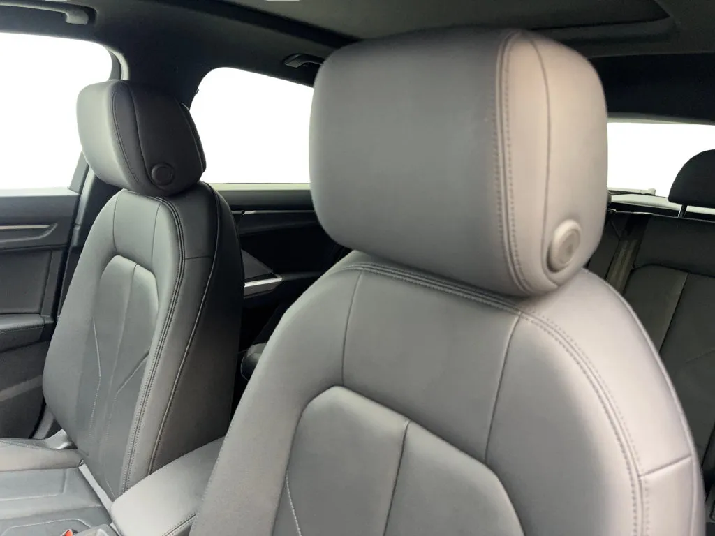Audi Q3 photo 30