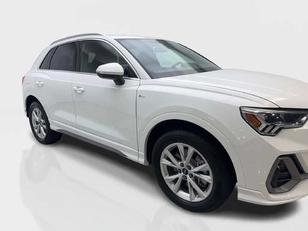 Audi Q3 photo 14
