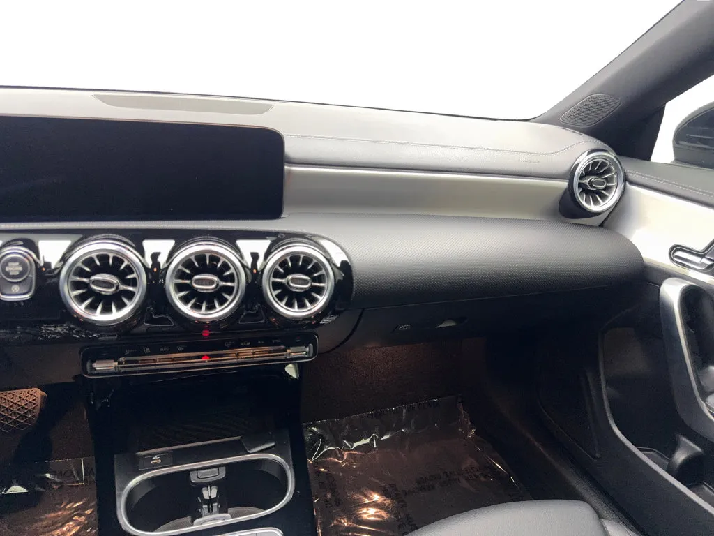 Mercedes-Benz CLA photo 53
