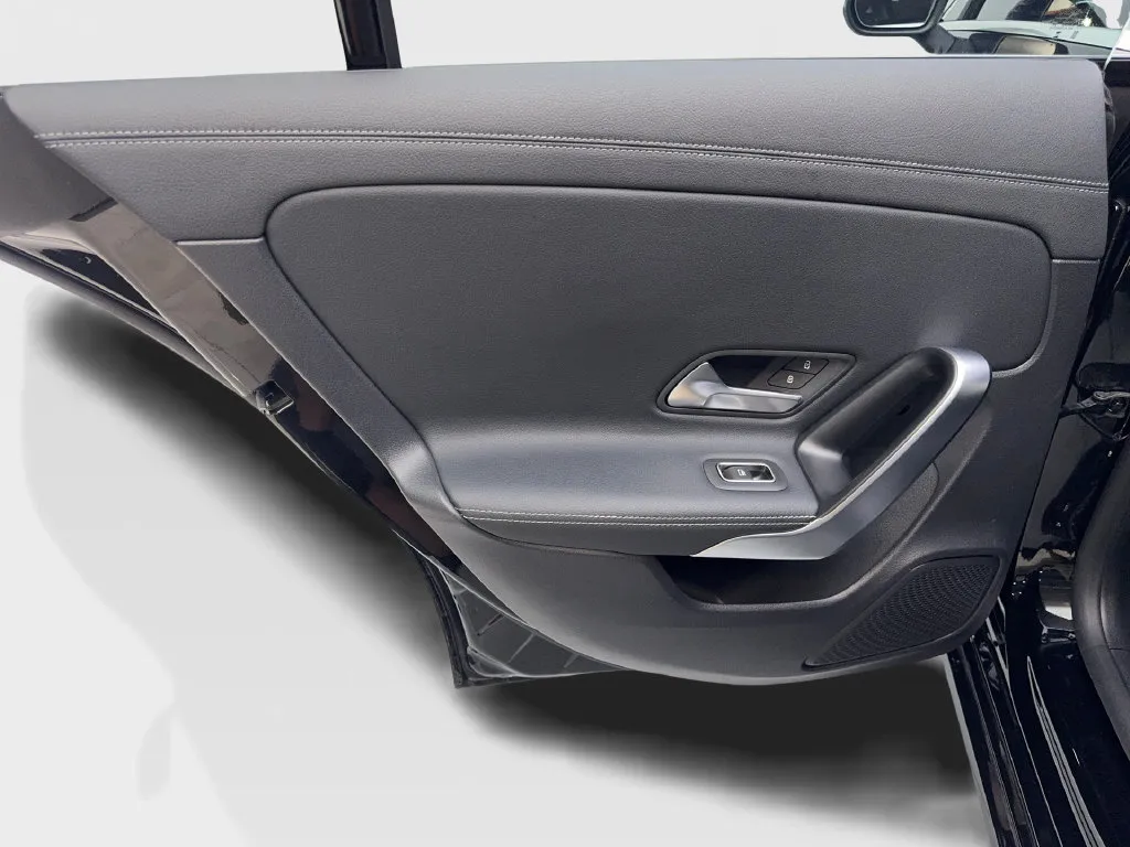 Mercedes-Benz CLA photo 36