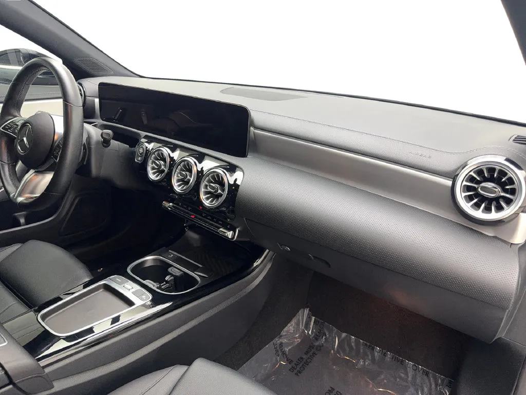Mercedes-Benz CLA photo 51