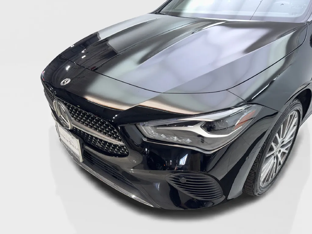 Mercedes-Benz CLA photo 18