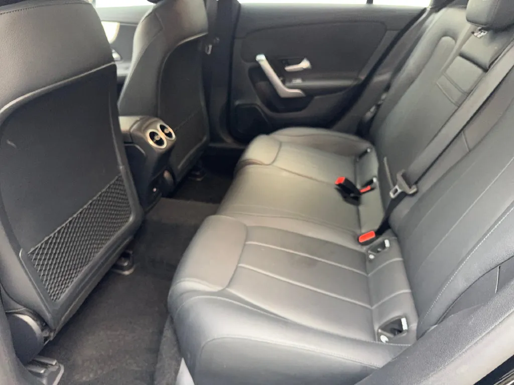 Mercedes-Benz CLA photo 33