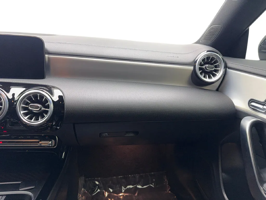 Mercedes-Benz CLA photo 57