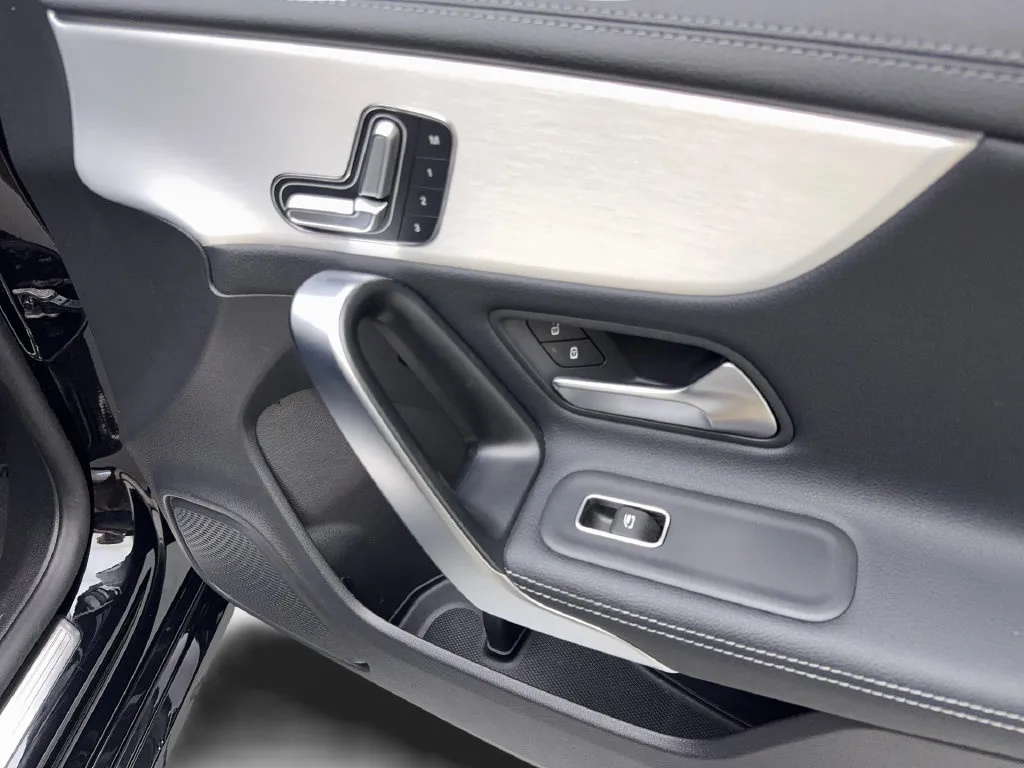Mercedes-Benz CLA photo 48