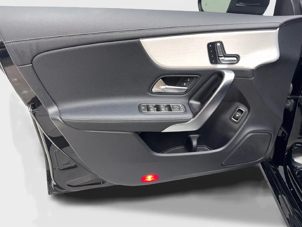 Mercedes-Benz CLA photo 30