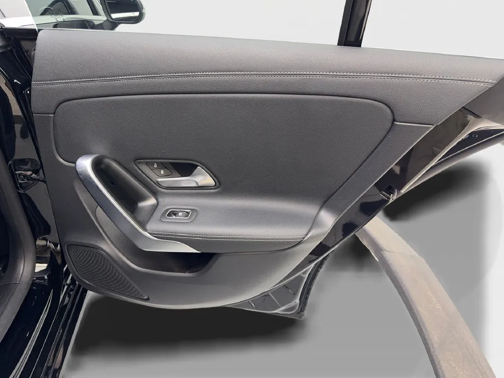 Mercedes-Benz CLA photo 42