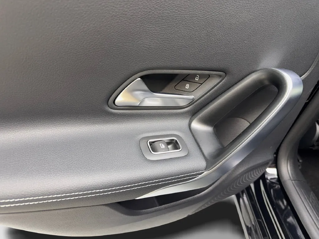 Mercedes-Benz CLA photo 37
