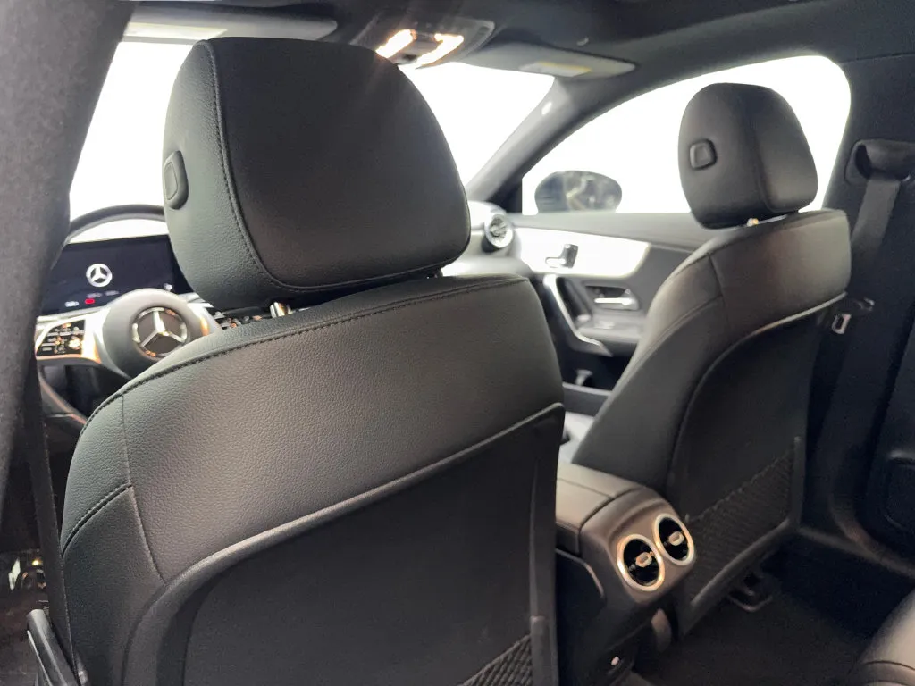 Mercedes-Benz CLA photo 35