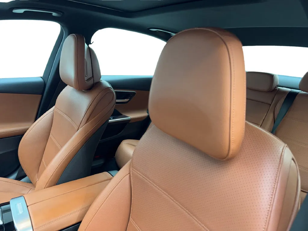 Mercedes-Benz C-Class photo 28