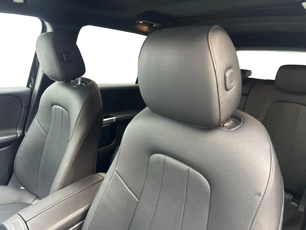 Mercedes-Benz GLB photo 29