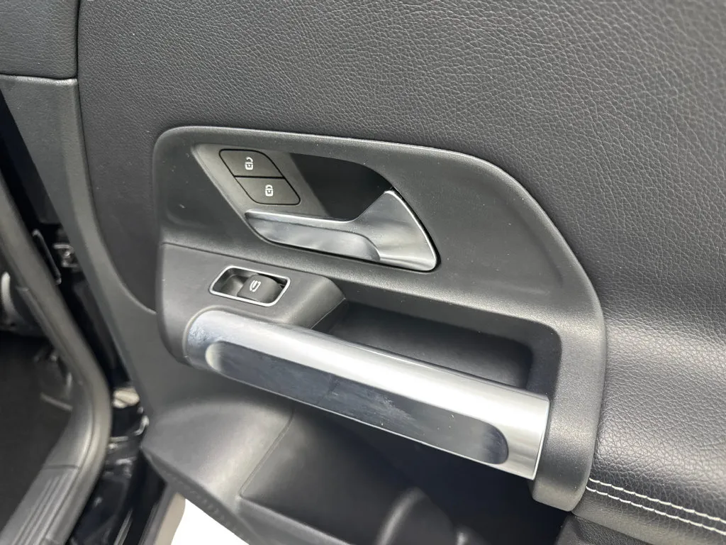 Mercedes-Benz GLB photo 44