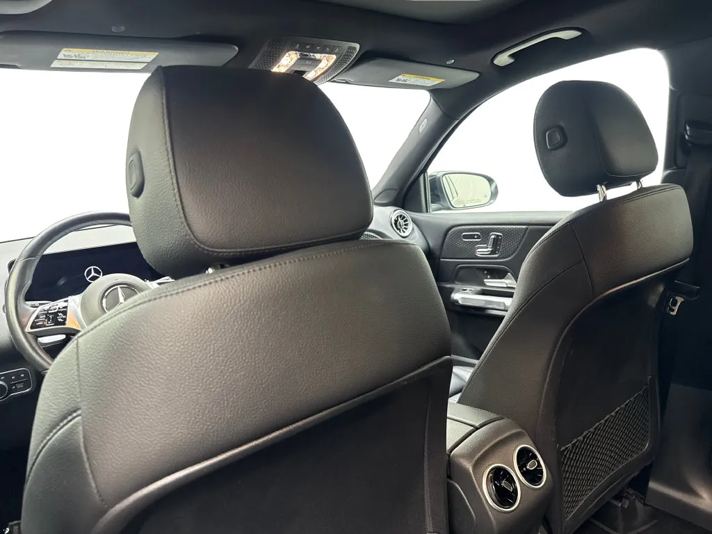 Mercedes-Benz GLB photo 36