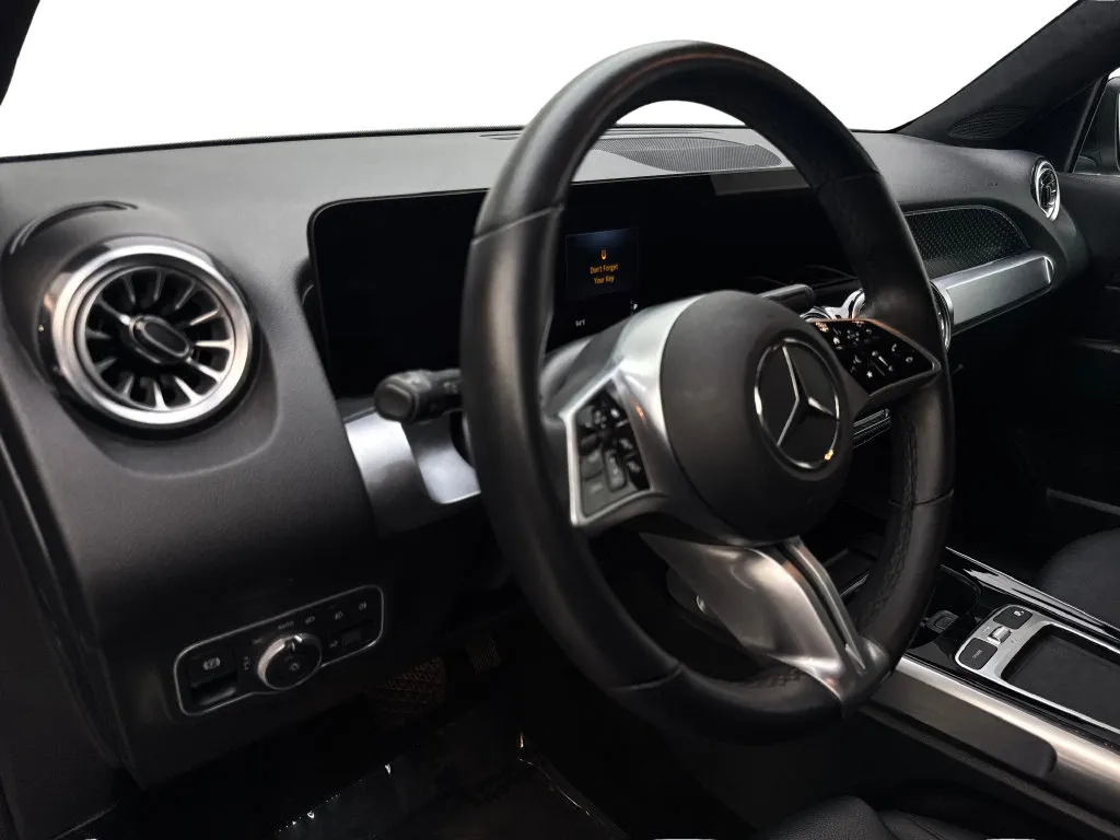 Mercedes-Benz GLB photo 50