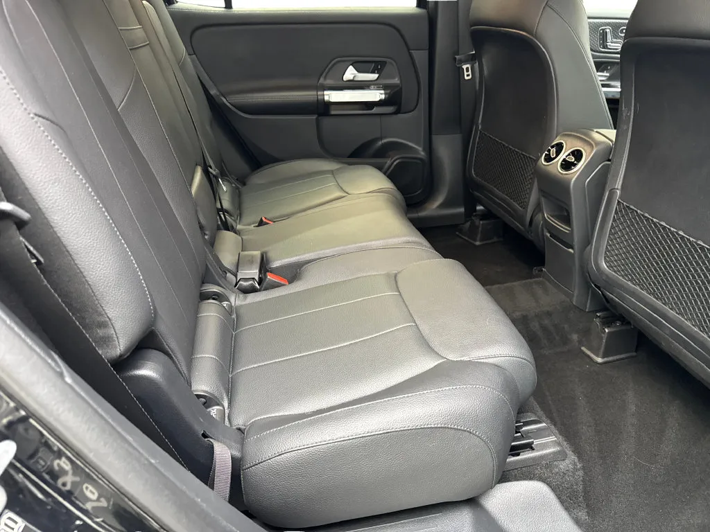 Mercedes-Benz GLB photo 40