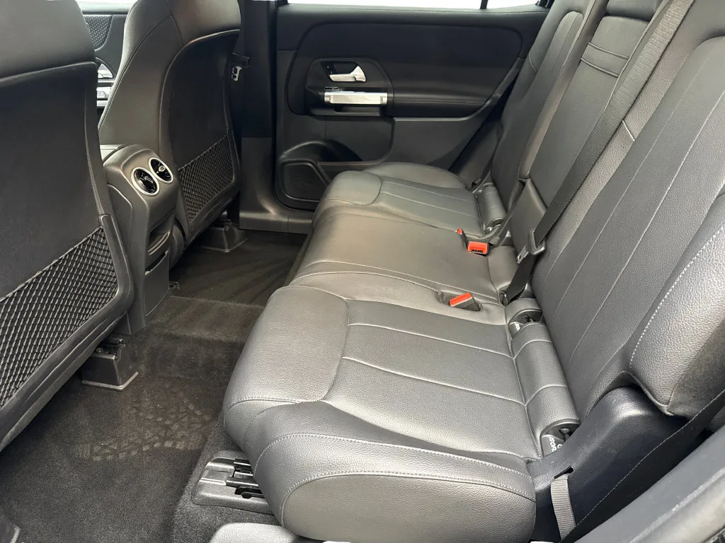 Mercedes-Benz GLB photo 34
