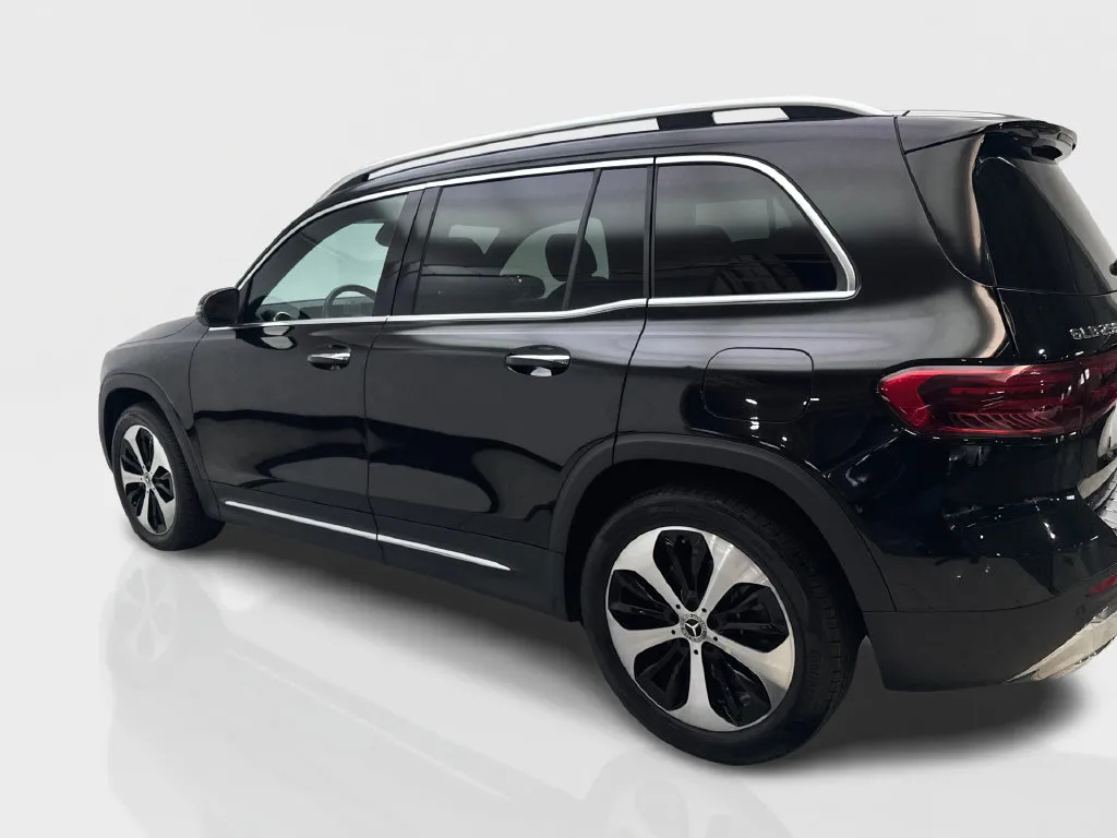 Mercedes-Benz GLB photo 16
