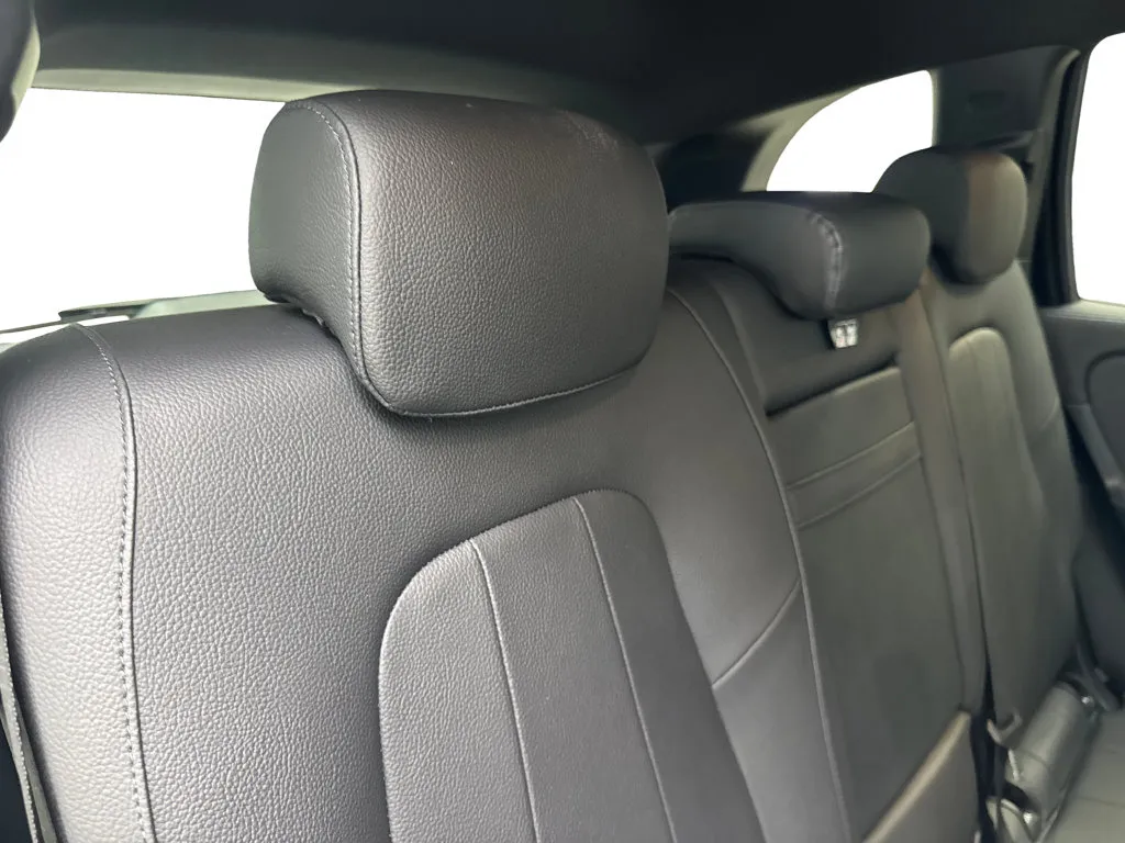 Mercedes-Benz GLB photo 41