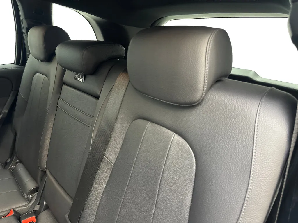 Mercedes-Benz GLB photo 35