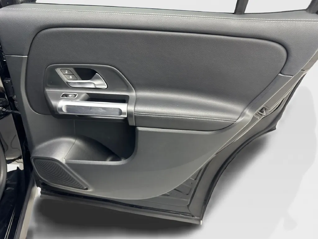 Mercedes-Benz GLB photo 43
