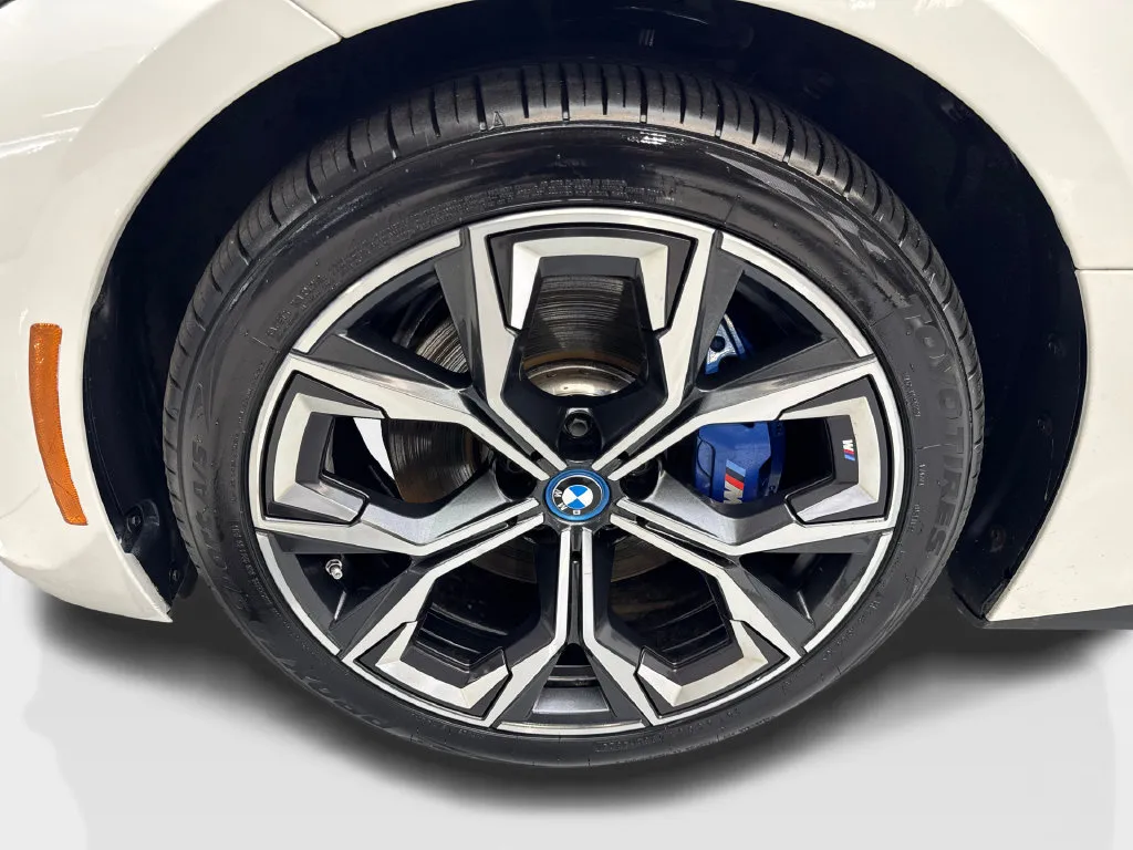 BMW i4 photo 82