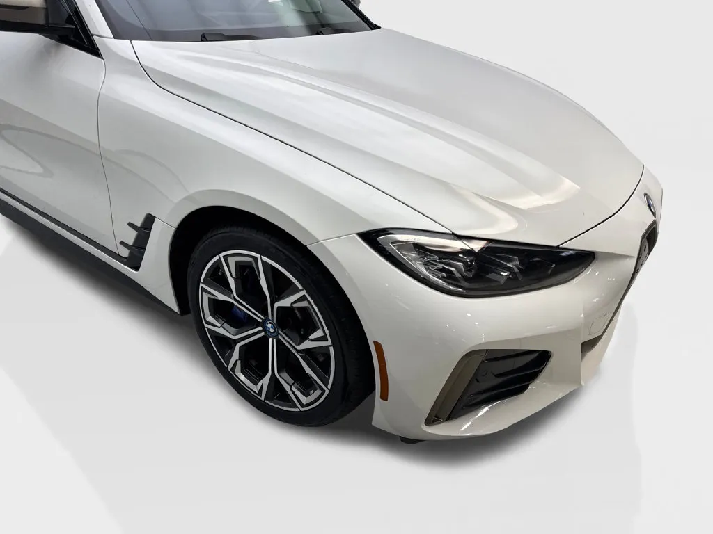 BMW i4 photo 21