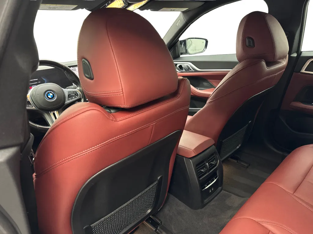 BMW i4 photo 37