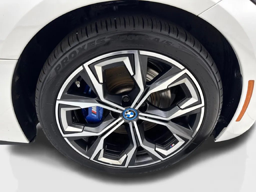 BMW i4 photo 85