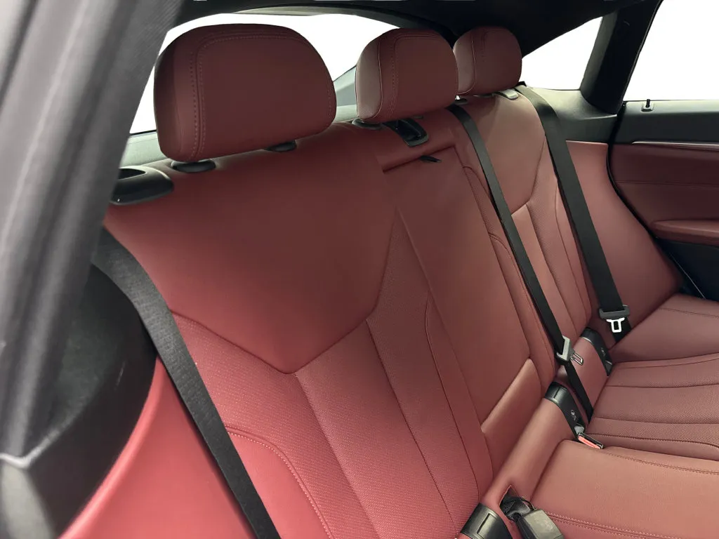 BMW i4 photo 42