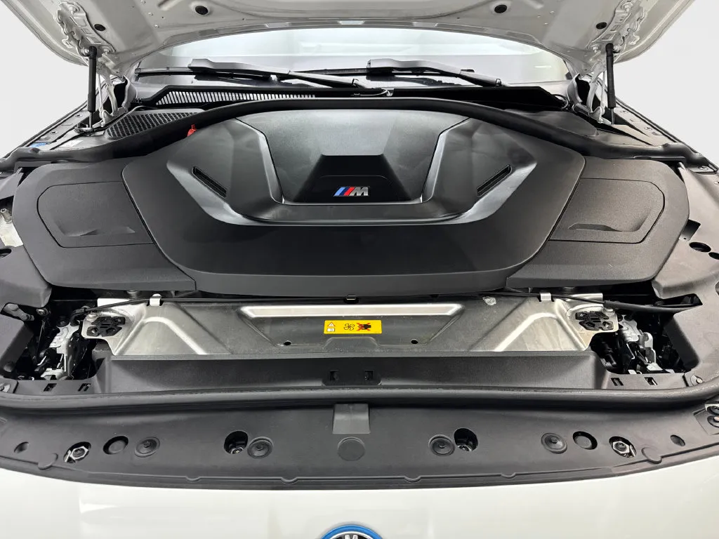 BMW i4 photo 76