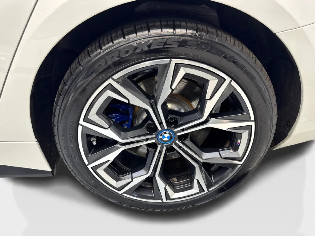 BMW i4 photo 83