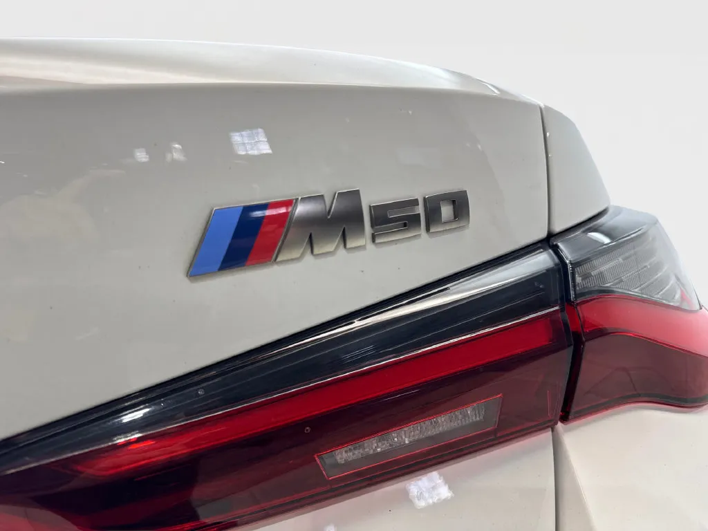 BMW i4 photo 26