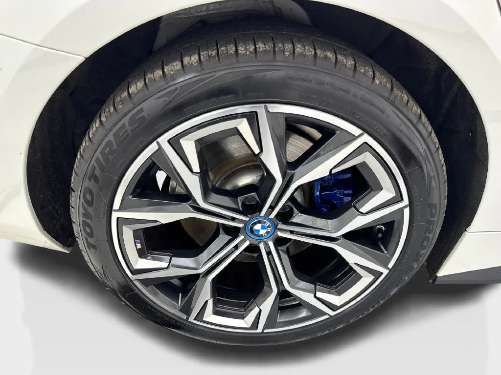BMW i4 photo 84