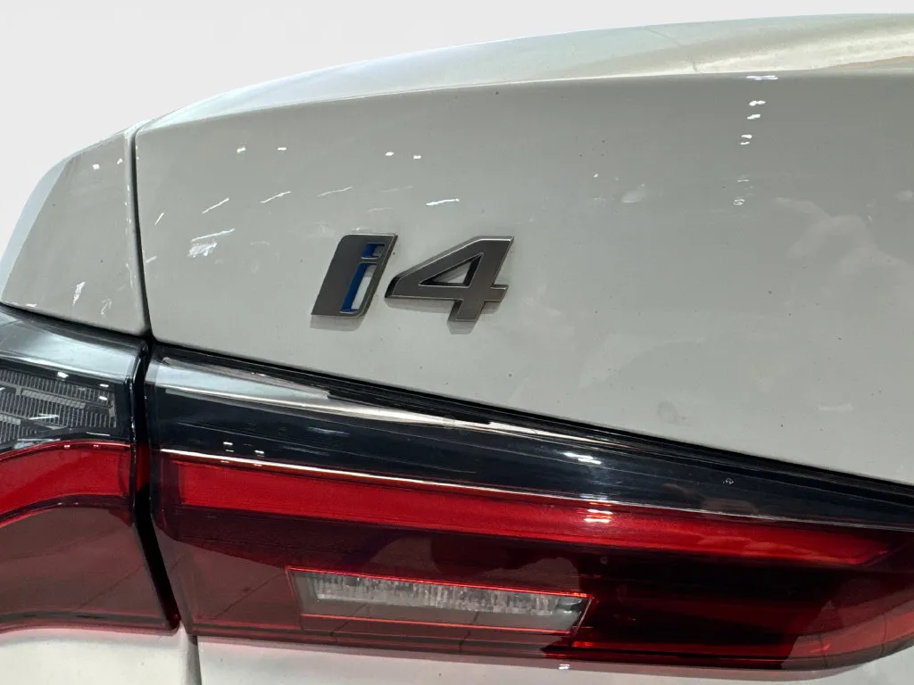 BMW i4 photo 25