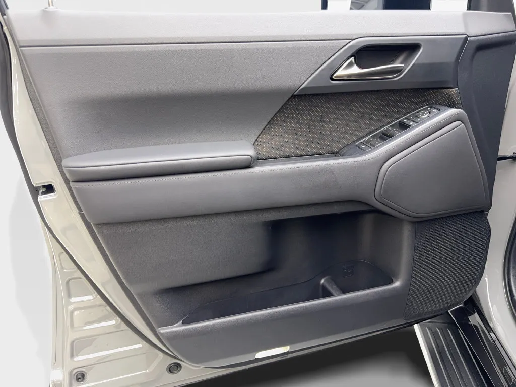 Lexus GX photo 30
