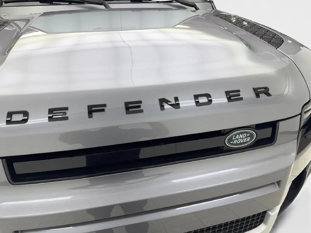 Land Rover Defender photo 25