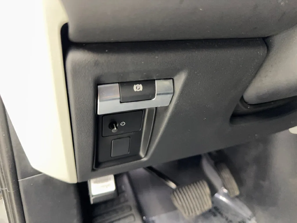 Land Rover Defender photo 56