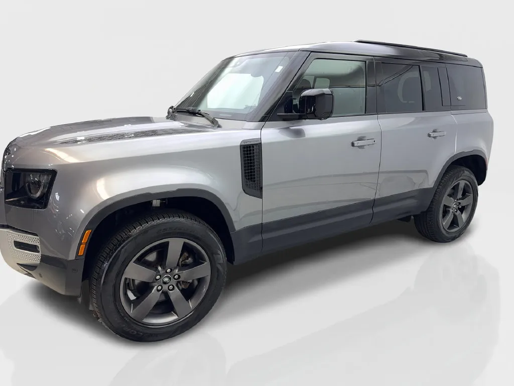 Land Rover Defender photo 12