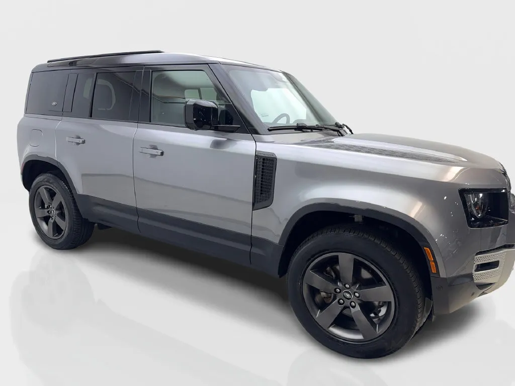 Land Rover Defender photo 14