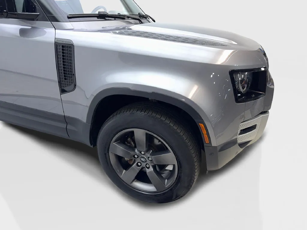 Land Rover Defender photo 21