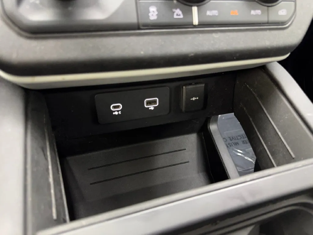 Land Rover Defender photo 67