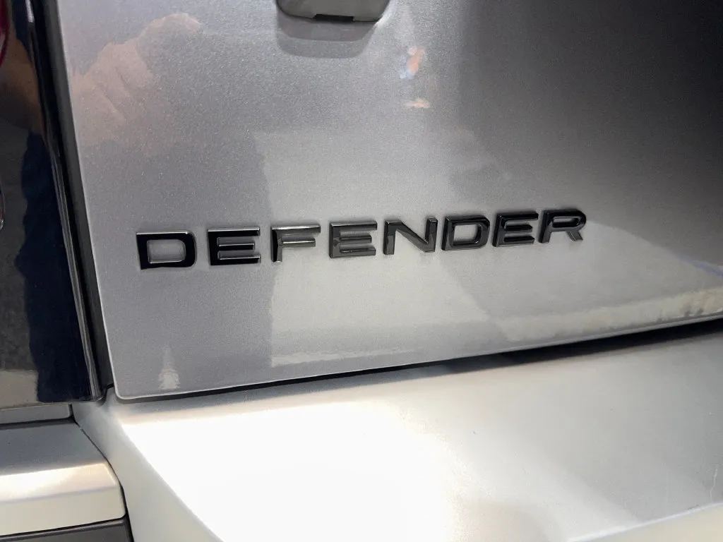Land Rover Defender photo 22
