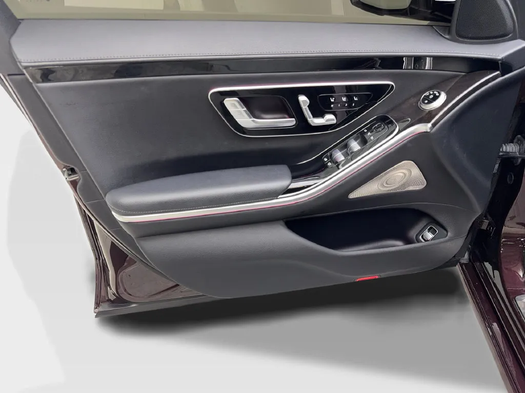 Mercedes-Benz S-Class photo 32
