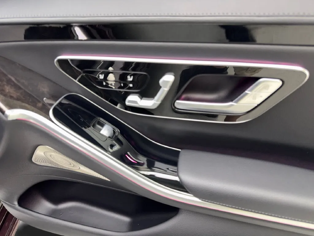 Mercedes-Benz S-Class photo 49